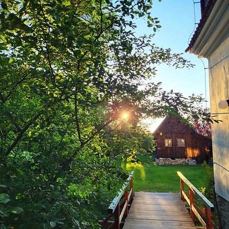 Apartmany Cerveny Dvur Chvalšiny エクステリア 写真
