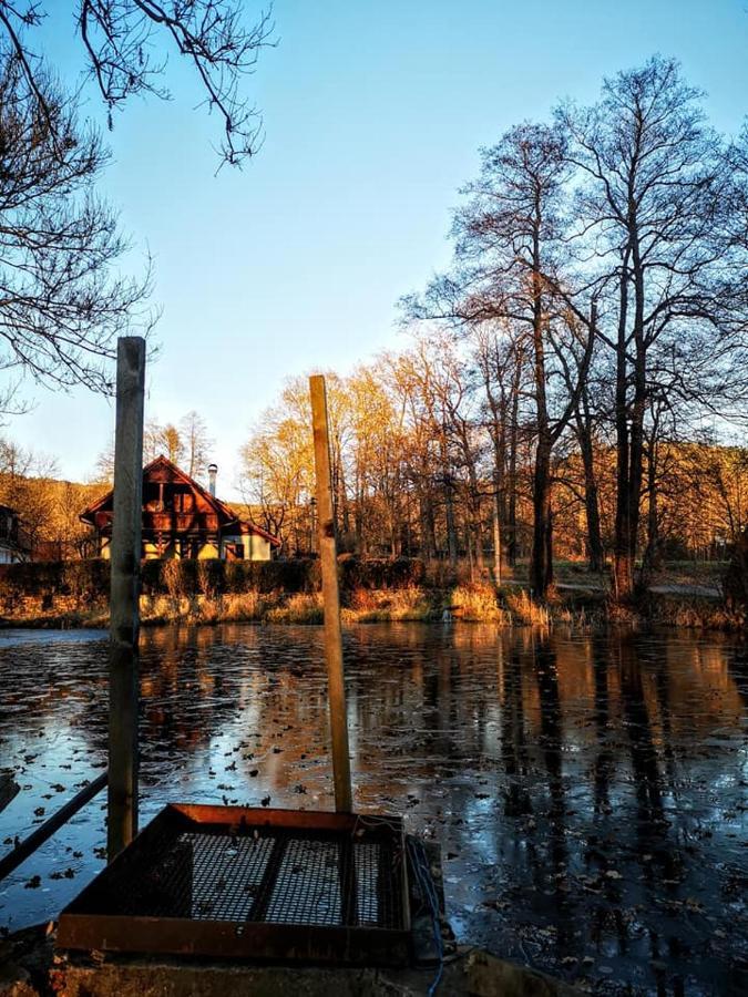 Apartmany Cerveny Dvur Chvalšiny エクステリア 写真